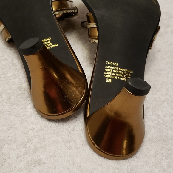 NWOT Gallery slip on toe thong sandals, gold, 6 - Picture 5 of 6